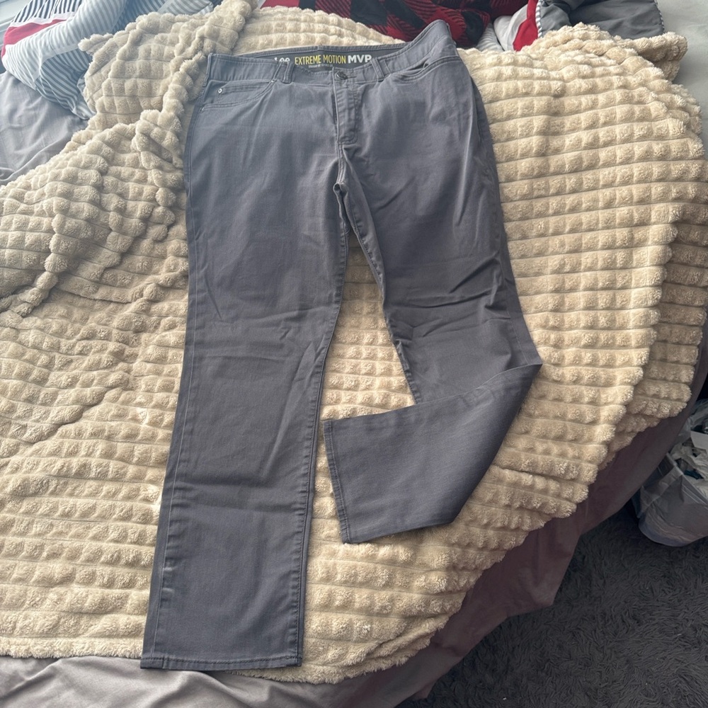 Lee men’s chinos-grey straight fit tampered leg